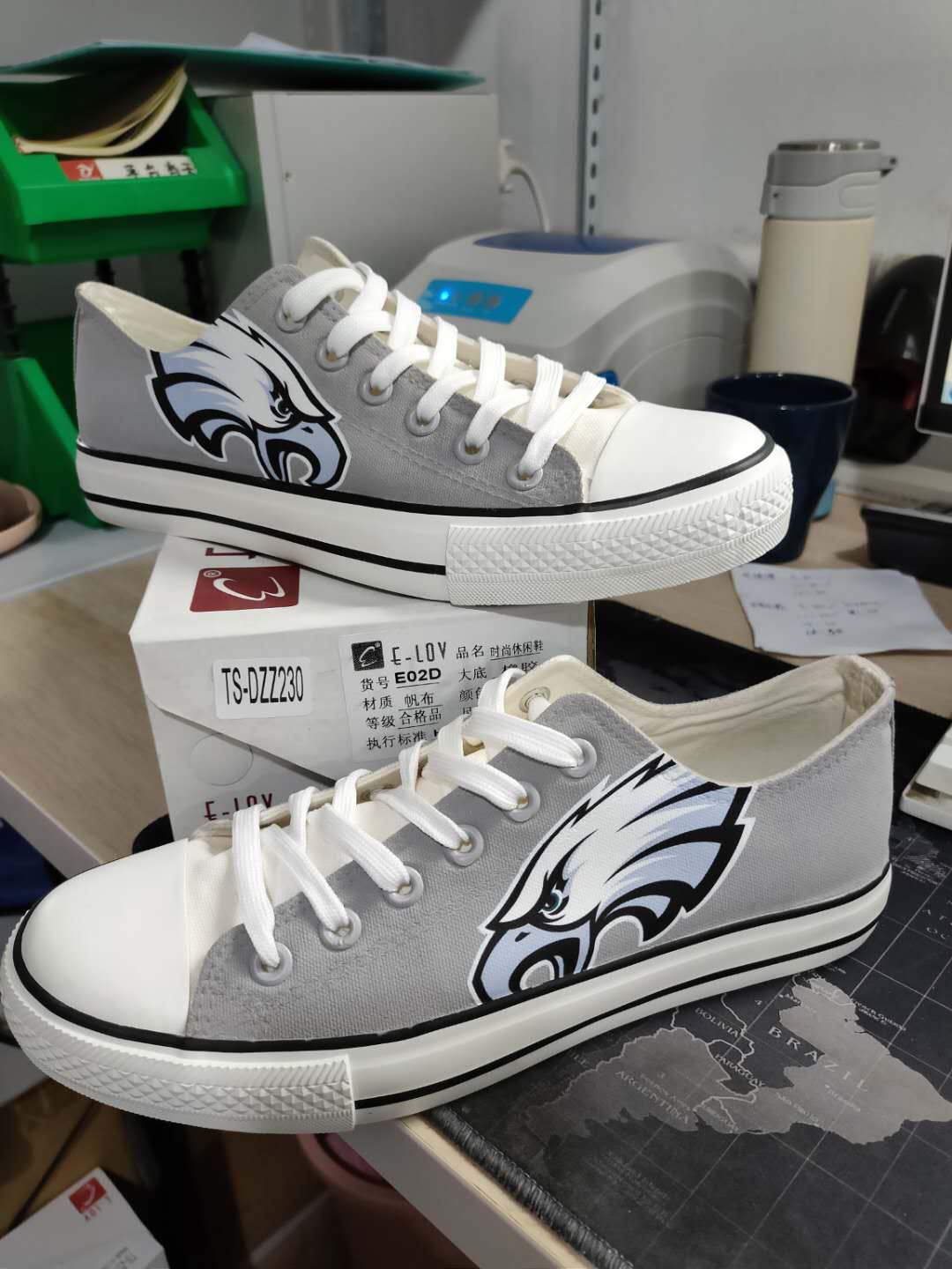 Women's And Youth Philadelphia Eagles Repeat Print Low Top Sneakers 006